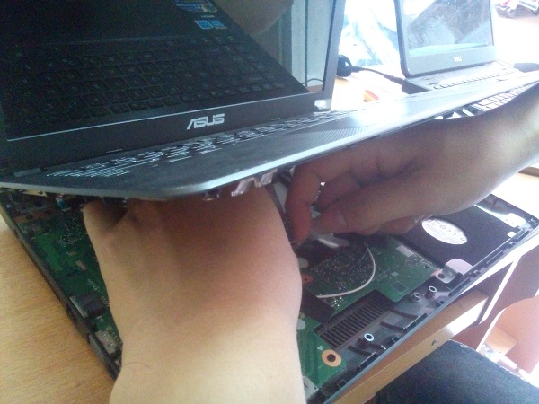 hướng dẫn phương pháp lắp mặt C vào laptop Asus X451