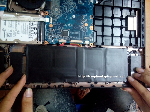 Thể hiện hình ảnh Pin trên thân máy tính Acer aspire ES1-511, ES1-522, ES1-531