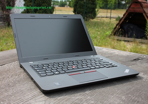 Hình ảnh màn hình laptop E450 trên thân máy tính Thinkpad