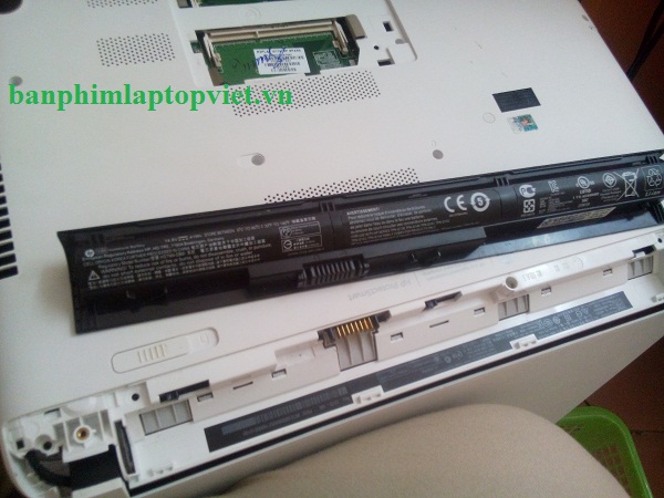 Thể hiện Pin laptop trên thân máy HP 14-v000tu, hp 14-v000tx